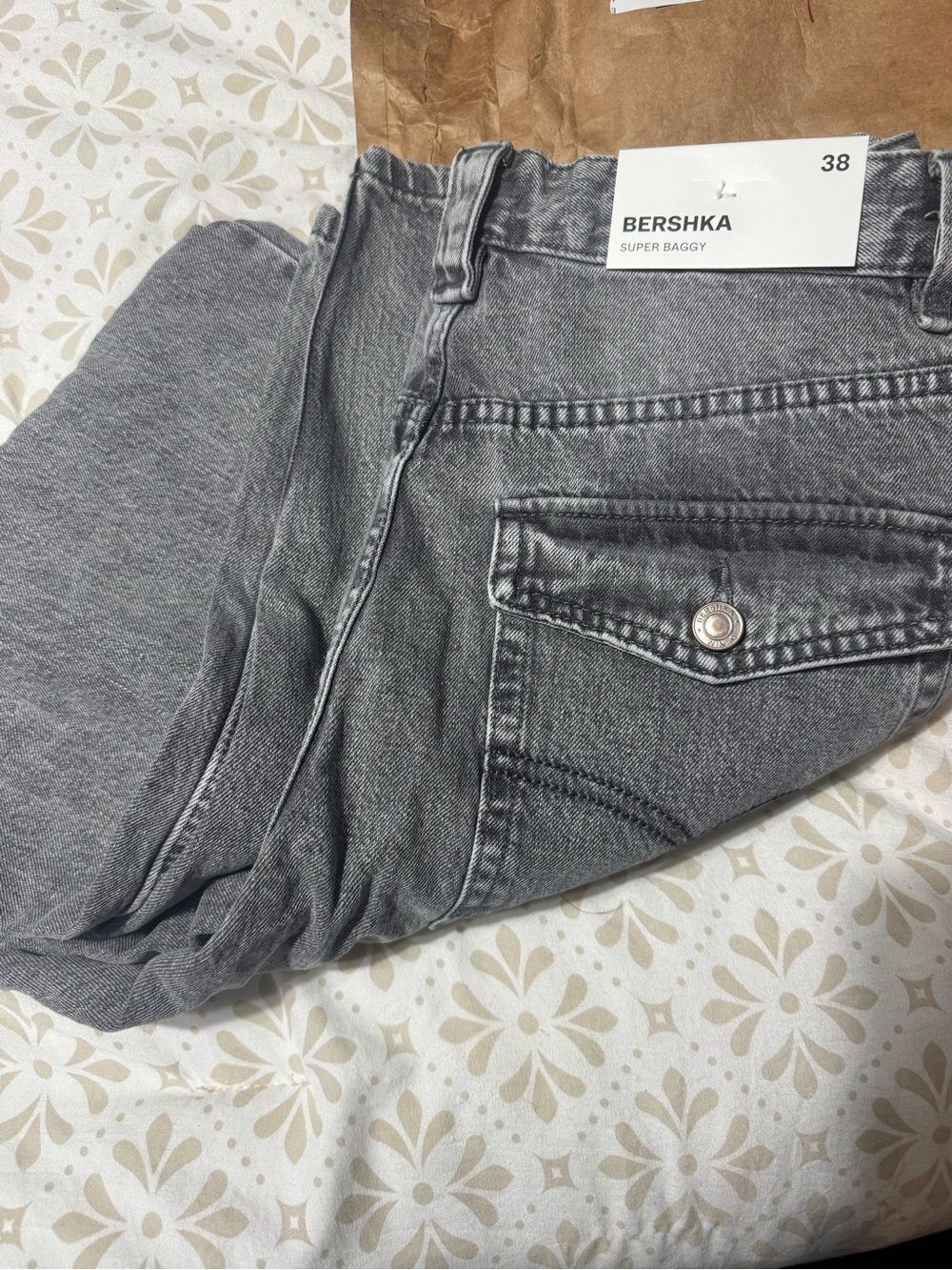 Bershka Super Baggy men Jeans in Washed Gray